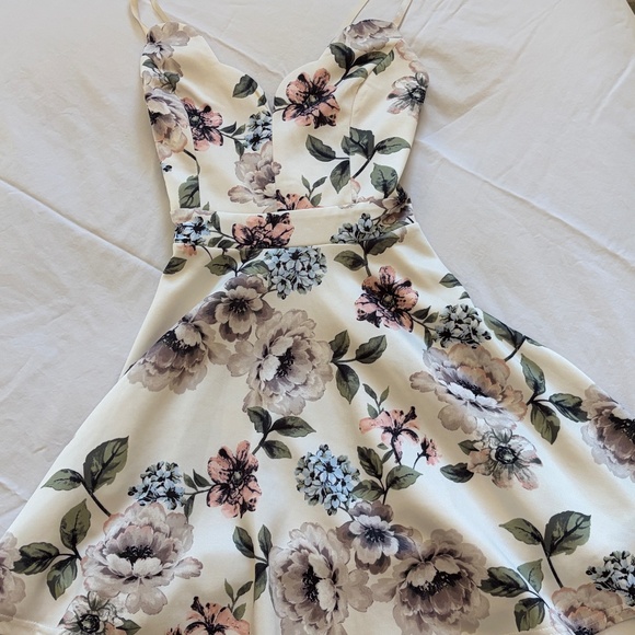 FashionNova White Mini Floral Dress in XS - Picture 3 of 6